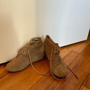 Tom’s wedge shoes